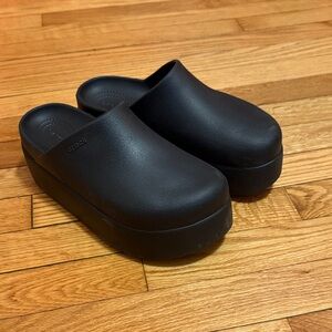 Dylan Platform Clogs Crocs - Size 9